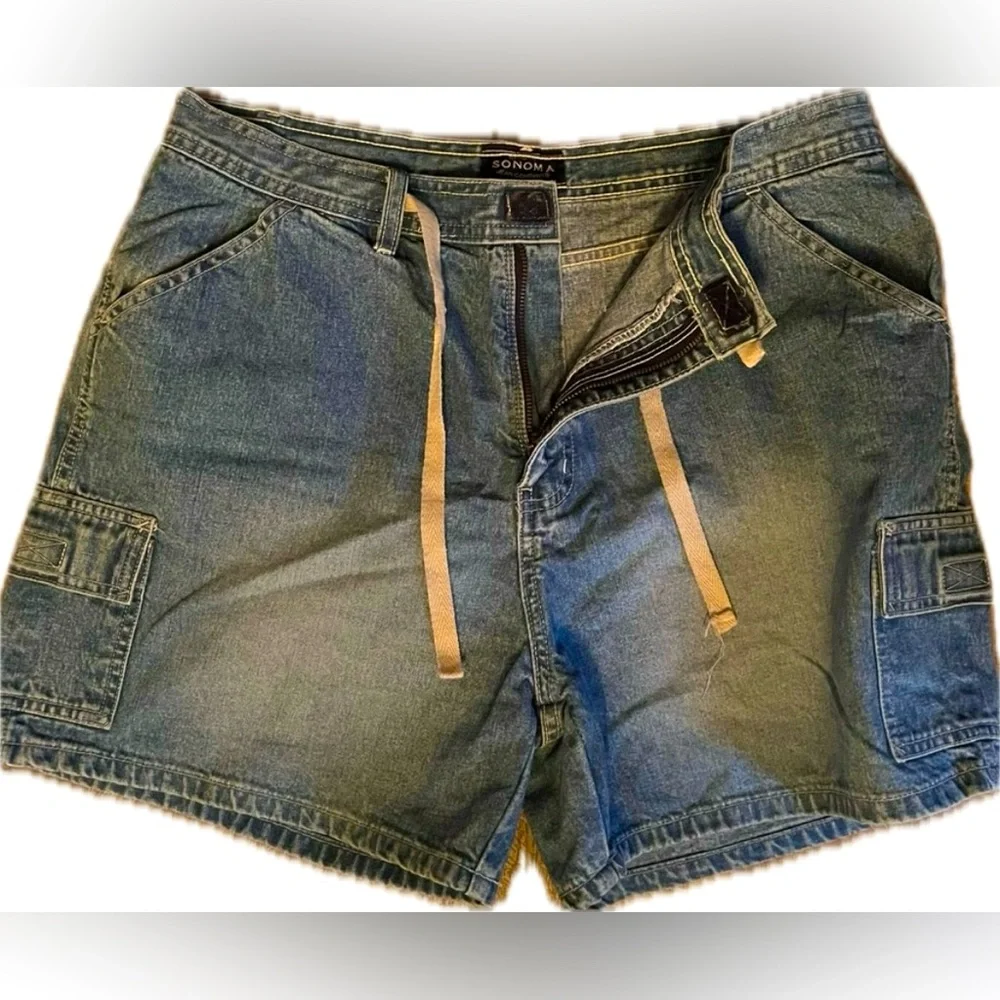 Sonoma denim Cargo Shorts with Adjustable Waist. Excellent condition! Size 14P